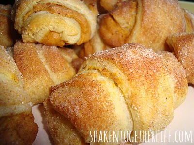 mini pumpkin pie croissants at shakentogetherlife.com