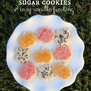 Old fashioned sugar cookies & easy vanilla frosting at shakentogetherlife.com
