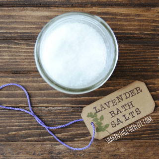 Relaxing lavender bath salts - easy gift!