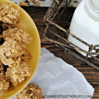 No-bake banana bread cookies - these taste just like banana bread!