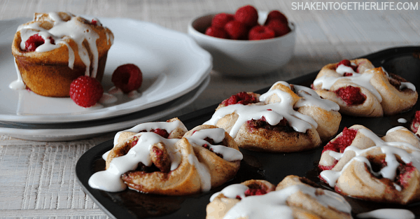 Pull apart raspberry sweet rolls start with refrigerated biscuits, are then filled with fresh tangy raspberries & drizzled with a sweet cream cheese glaze!