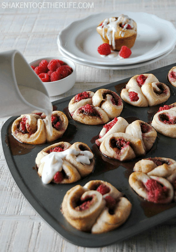 Pull apart raspberry sweet rolls start with refrigerated biscuits, are then filled with fresh tangy raspberries & drizzled with a sweet cream cheese glaze!