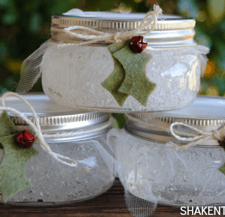 Make DIY Winter Fresh air fresheners - refreshing rosemary and spearmint blend for the perfect winter pick me up scent!