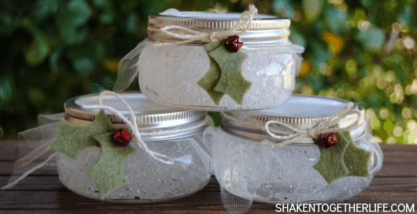 Make DIY Winter Fresh air fresheners - refreshing rosemary and spearmint blend for the perfect winter pick me up scent!