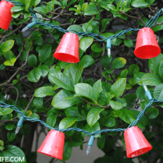 Mini Red Solo Cups Lights - such a cute game day DIY! These would be fun for tailgating or a man cave, too!
