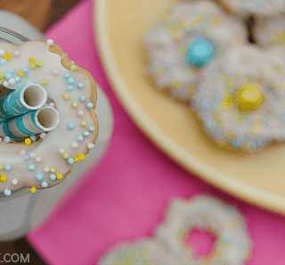 These pretty sprinkled Spring Flower Cookies are no bake and SO easy! This is a delicious no bake dessert that the kids will love to help to make (and eat)!