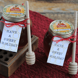 Need a holiday hostess, teacher or coworker gift? This Have a Sweet Holiday Have a Sweet Holiday honey gift is thoughtful and delicious!