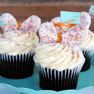 Butterfly Cupcakes - transform store bought cupcakes from blah to brilliant in no time flat! Add chocolate pretzel butterflies, sprinkles and cute little washi tape flags!