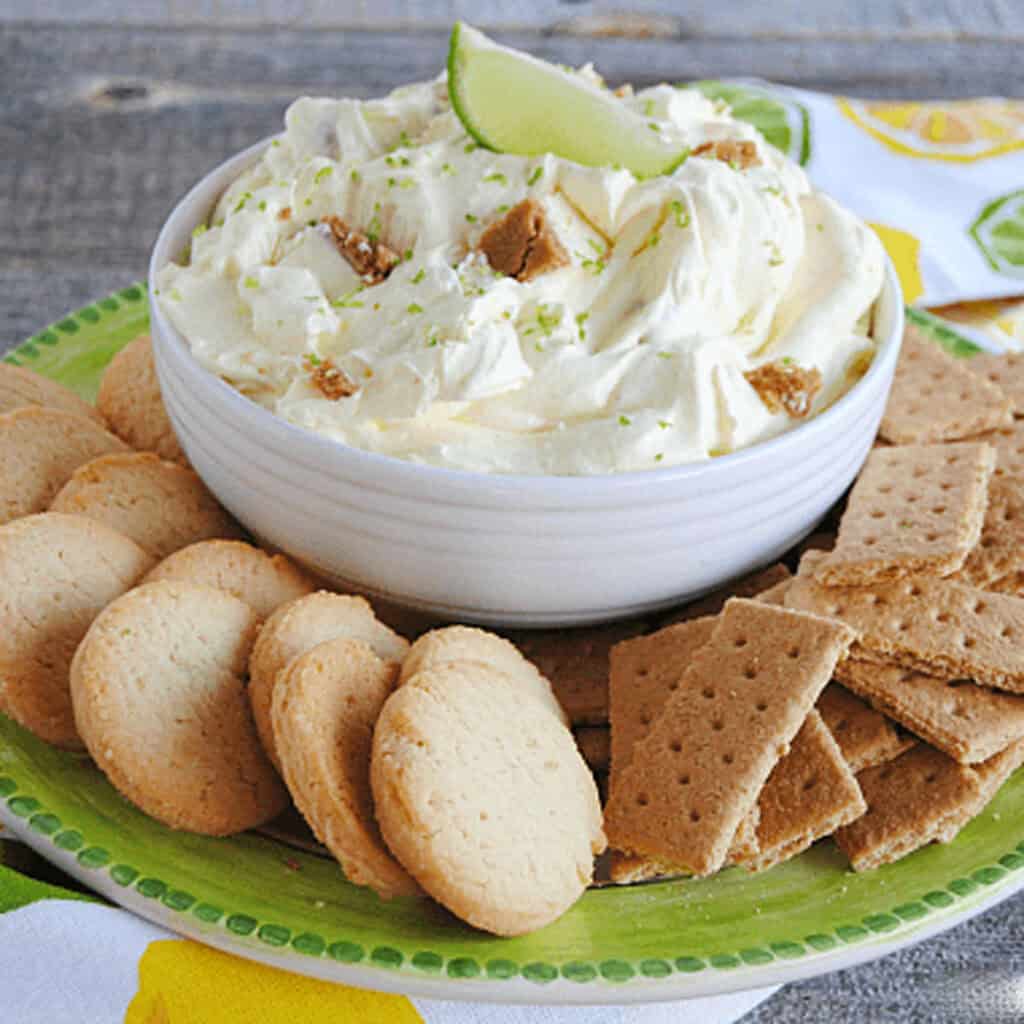 key lime pie dip with graham crackers and cookies
