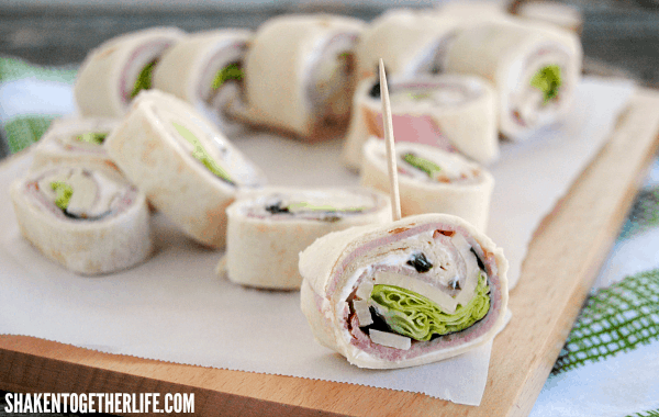 Heeft u genoeg van sandwiches? Snel en eenvoudig feesteten nodig? Maak een heleboel van onze Ham Cheese Roll Ups - u zult dol zijn op al die smaaklagen!