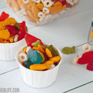 Shark Week fans, you will love this easy sweet and salty Shark Week Snack Mix! Perfect for Shark Week, a shark or ocean themed party, trip to Sea World or even a Nemo movie day!