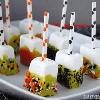 Quick and easy Halloween Marshmallow Pops - perfect for parties, classroom treats and in the kitchen with the kiddos!