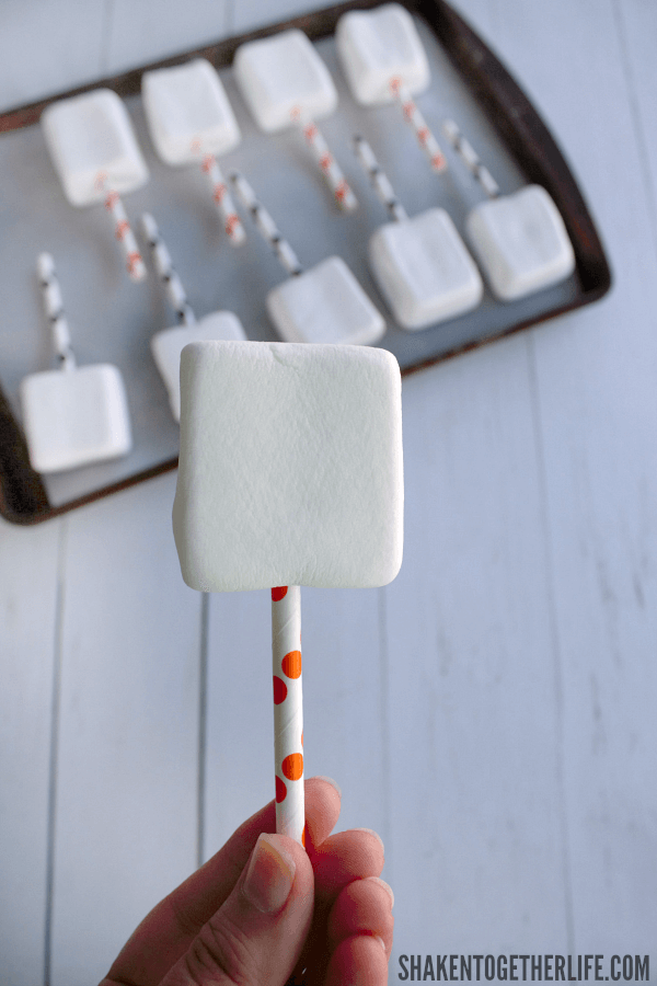 Quick and easy Halloween Marshmallow Pops - use a paper straw for the stick!