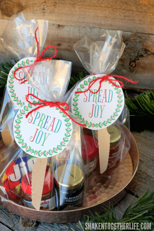 Spread holiday cheer with this Spread Joy Holiday Gift idea! Stack your favorite spreadable jams, jellies, butters, spreads and honey and add a printable gift tag for an easy, affordable holiday gift that is perfect for friends, neighbors and teachers!