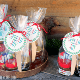 Spread holiday cheer with this Spread Joy Holiday Gift idea! Stack your favorite spreadable jams, jellies, butters, spreads and honey and add a printable gift tag for an easy, affordable holiday gift that is perfect for friends, neighbors and teachers!