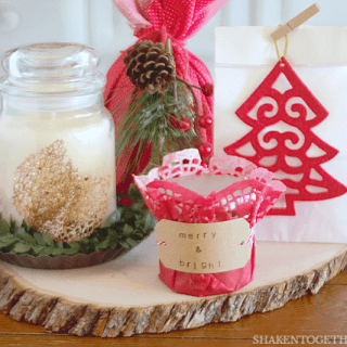 With our 4 easy ways to wrap candles for gifts, you can take the stress out of holiday gift giving and deliver a big WOW factor!