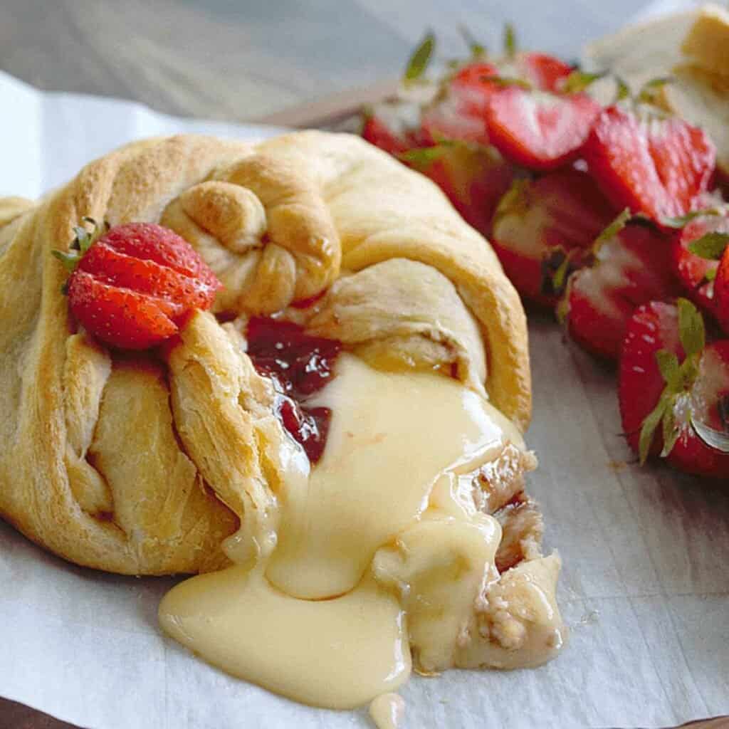 baked brie with strawberries in phyllo crust