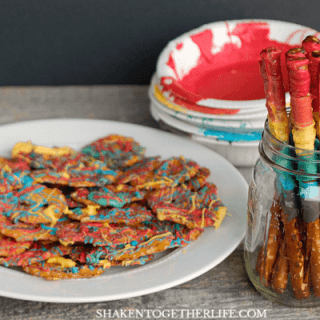 Howto make Rainbow Pretzels 2 ways! Rainbow striped pretzel sticks and rainbow splatter pretzel chips are brightly colored and totally delicious!