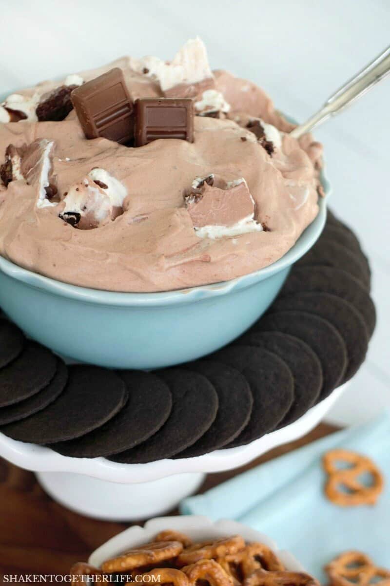 With pieces of pie stirred right into a creamy chocolate dip, this Chocolate Cream Pie Dip will be your new go-to chocolate dessert!
