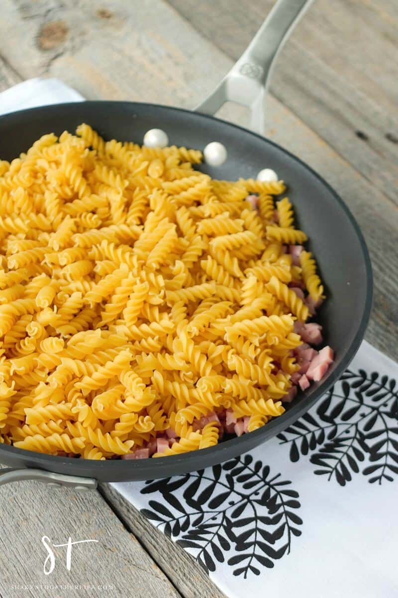 Rotini pasta - added right to the skillet - makes this easy Skillet Ham & Cheese Alfredo super simple!