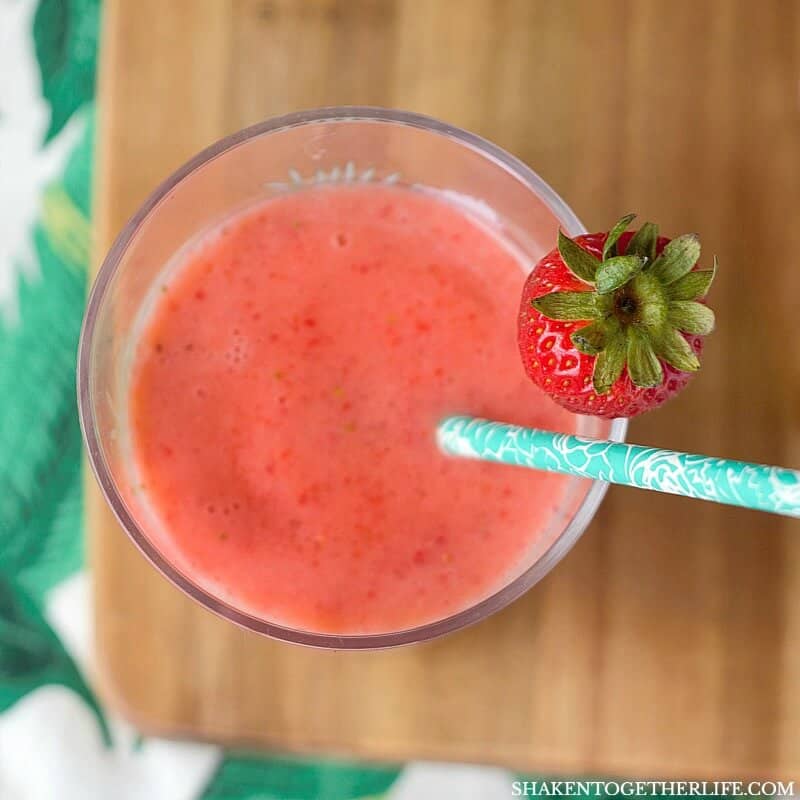 Strawberry Orange Smoothies are fruity and refreshing and oh so easy to make!