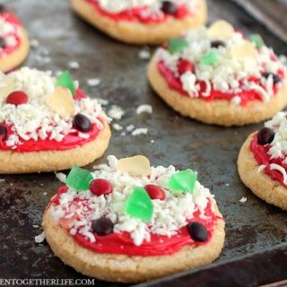 These adorable Sugar Cookie Pizza Cookies are so quick and cute! They really look like little pizzas and you have to see the paper mini pizza box!