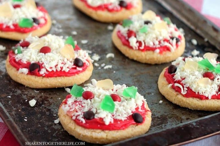 These adorable Sugar Cookie Pizza Cookies are so quick and cute! They really look like little pizzas and you have to see the paper mini pizza box!