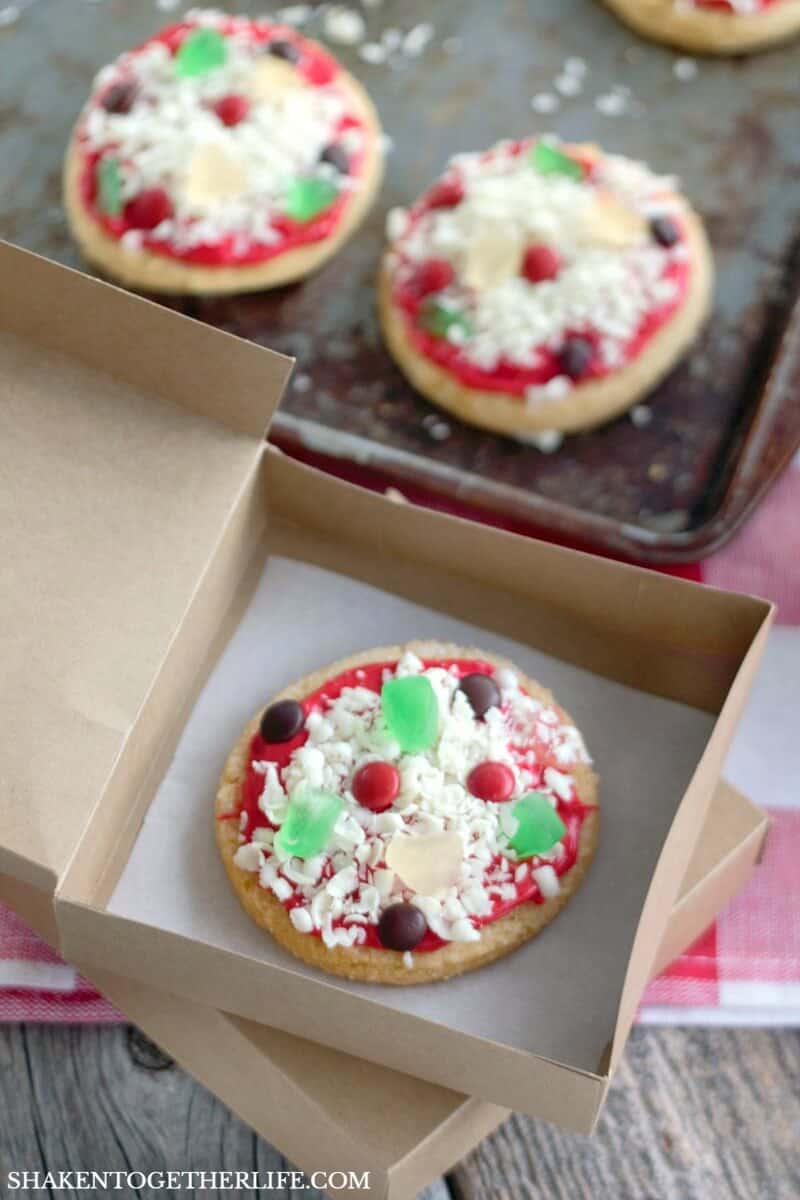 Sugar Cookie Pizza Cookies are SO cute packaged up in DIY paper mini pizza boxes!