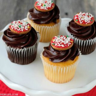 These super cute Mini Pizza Cupcake Toppers take just minutes and are the perfect way to dress up store bought cupcakes for a pizza party!