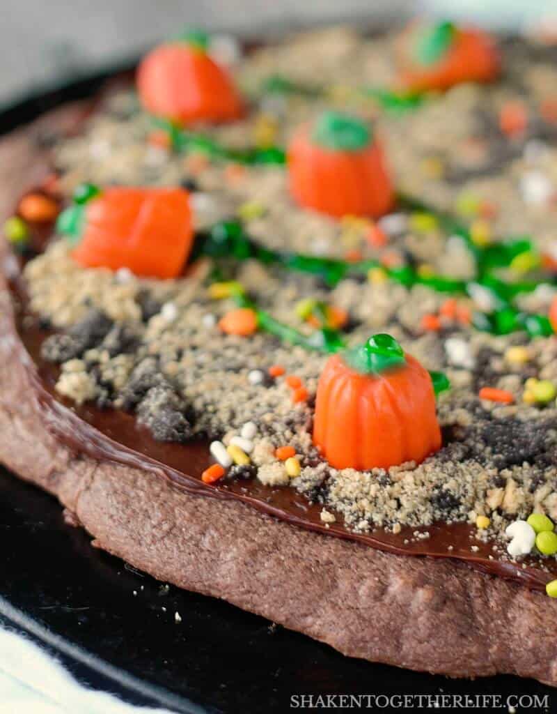 Need an easy Fall or Halloween dessert? This Pumpkin Patch Dessert Pizza is a chocolate-y field of delicious candy pumpkins!