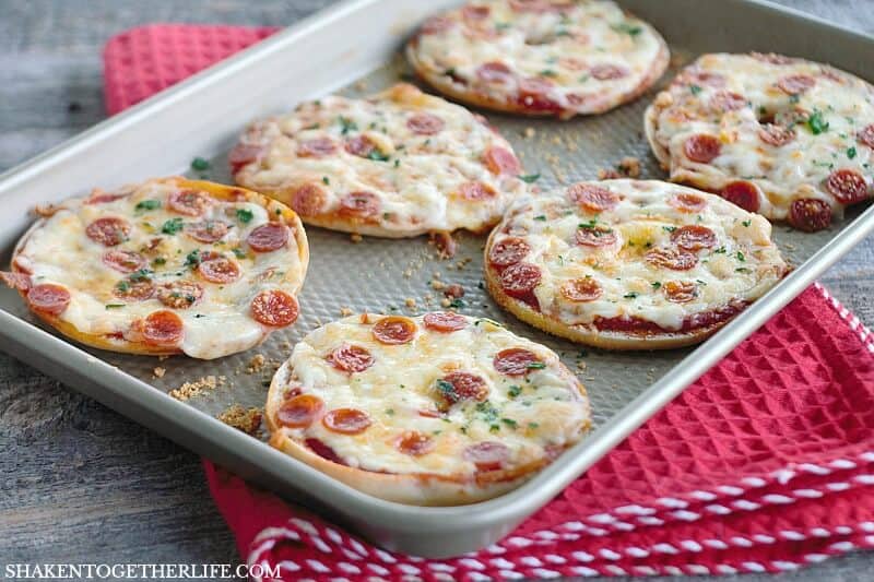 Done in minutes and easy to personalize with your favorite pizza toppings, these Thin Crust Bagel Pizzas are the perfect easy dinner idea! 
