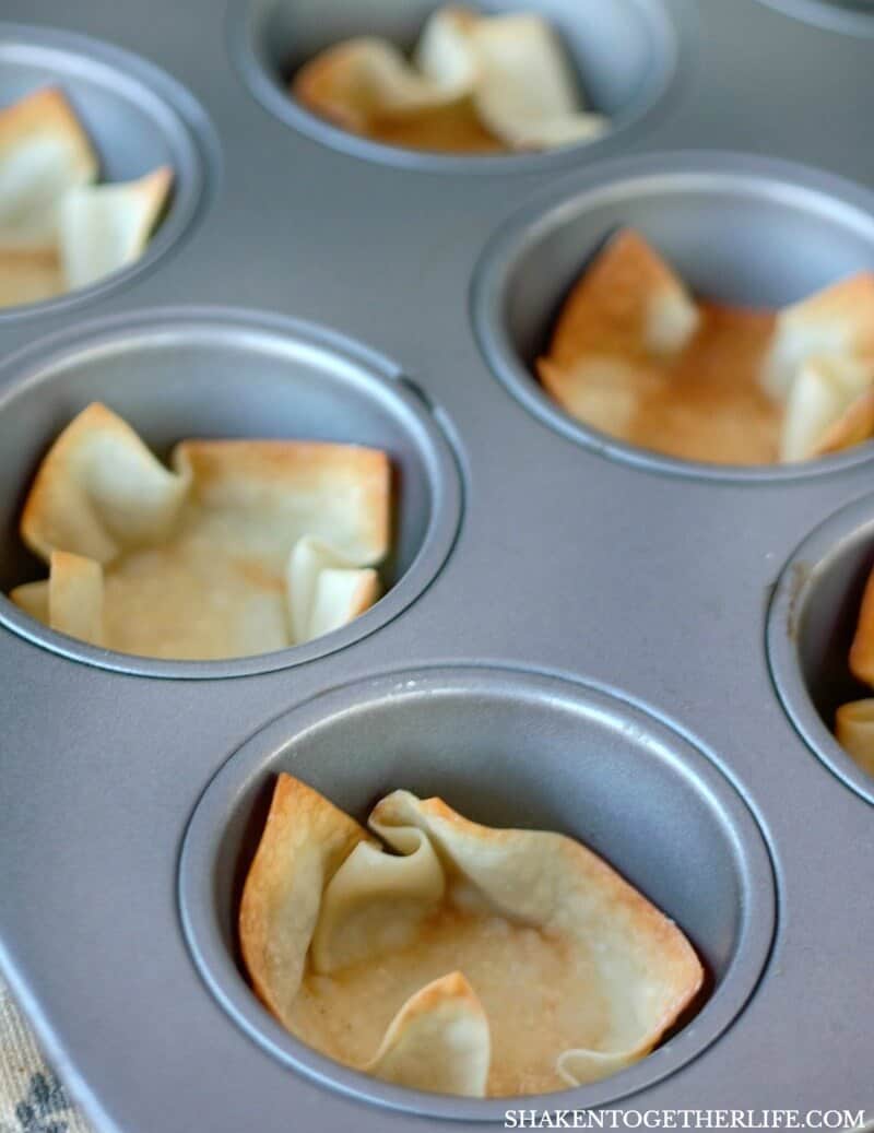 How to make wonton cups: step 3. Bake until crispy and golden brown