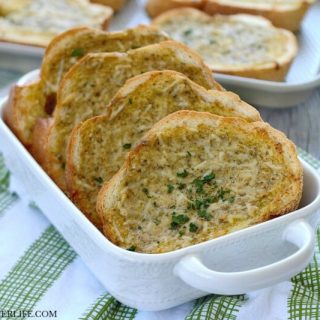 With a buttery, garlic spread loaded with flavorful pesto and nutty Parmesan cheeses, this Homemade Pesto Parmesan Garlic Bread will disappear from the dinner table!