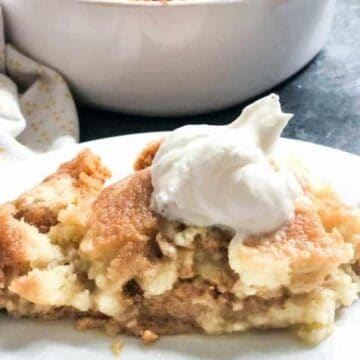 helping of apple pie dump cake