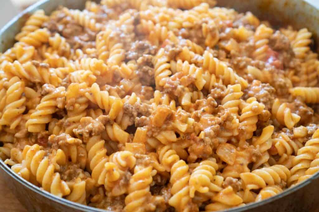 rotini with ground beef and cheese sauce