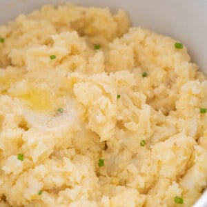 close up of cheesy garlic mashed potatoes