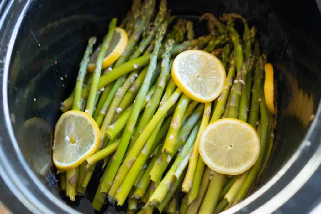 asparagus and lemon slices in slow cooker