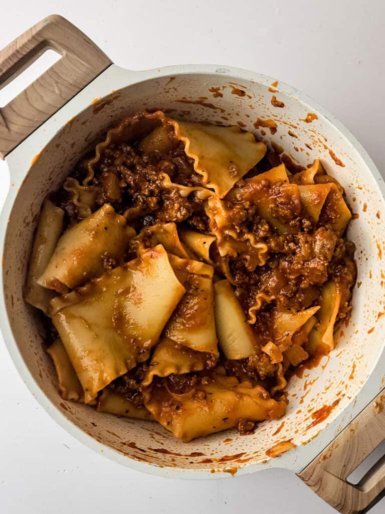lasagna noodles in meat sauce