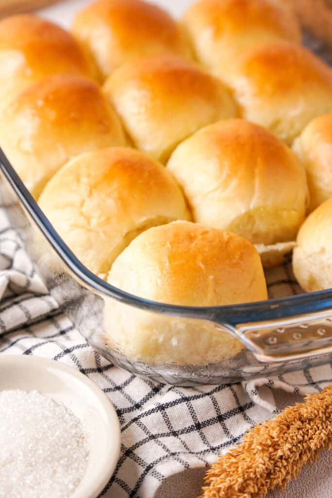 dinner rolls in glass dish
