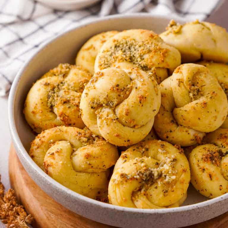 bowl of garlic knots