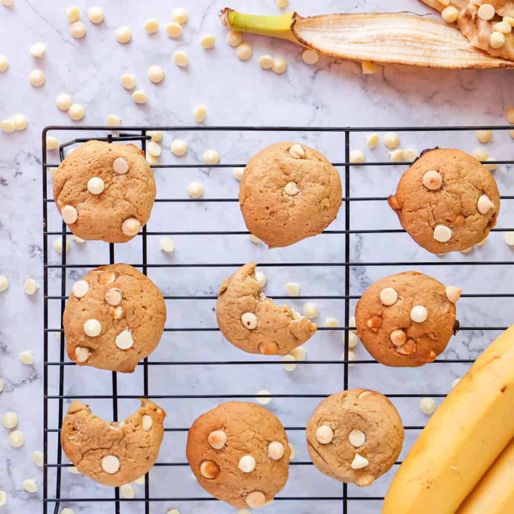 banana pudding cookies on wire rack
