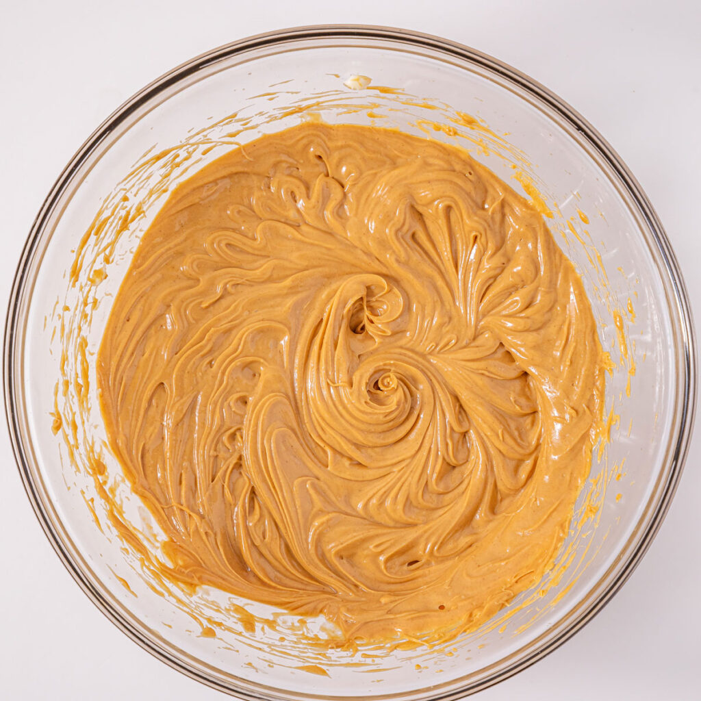peanut butter mixture in glass bowl